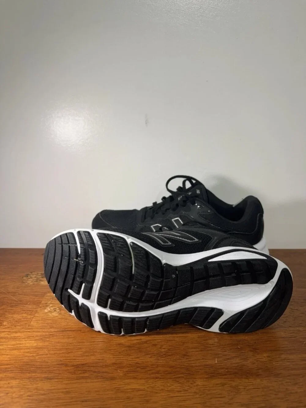 New Balance 460v3 W460LK3 Women’s Size 11 Black White Running Walking Shoes